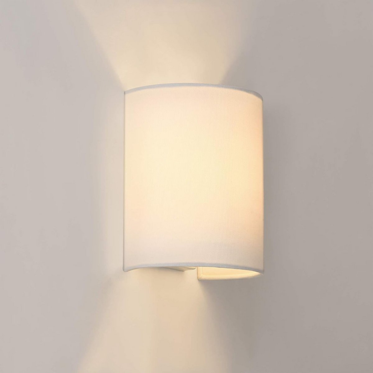 Stijlvolle Witte Wandlamp met Stoffen Kap E27 voor Sfeervolle Verlichting