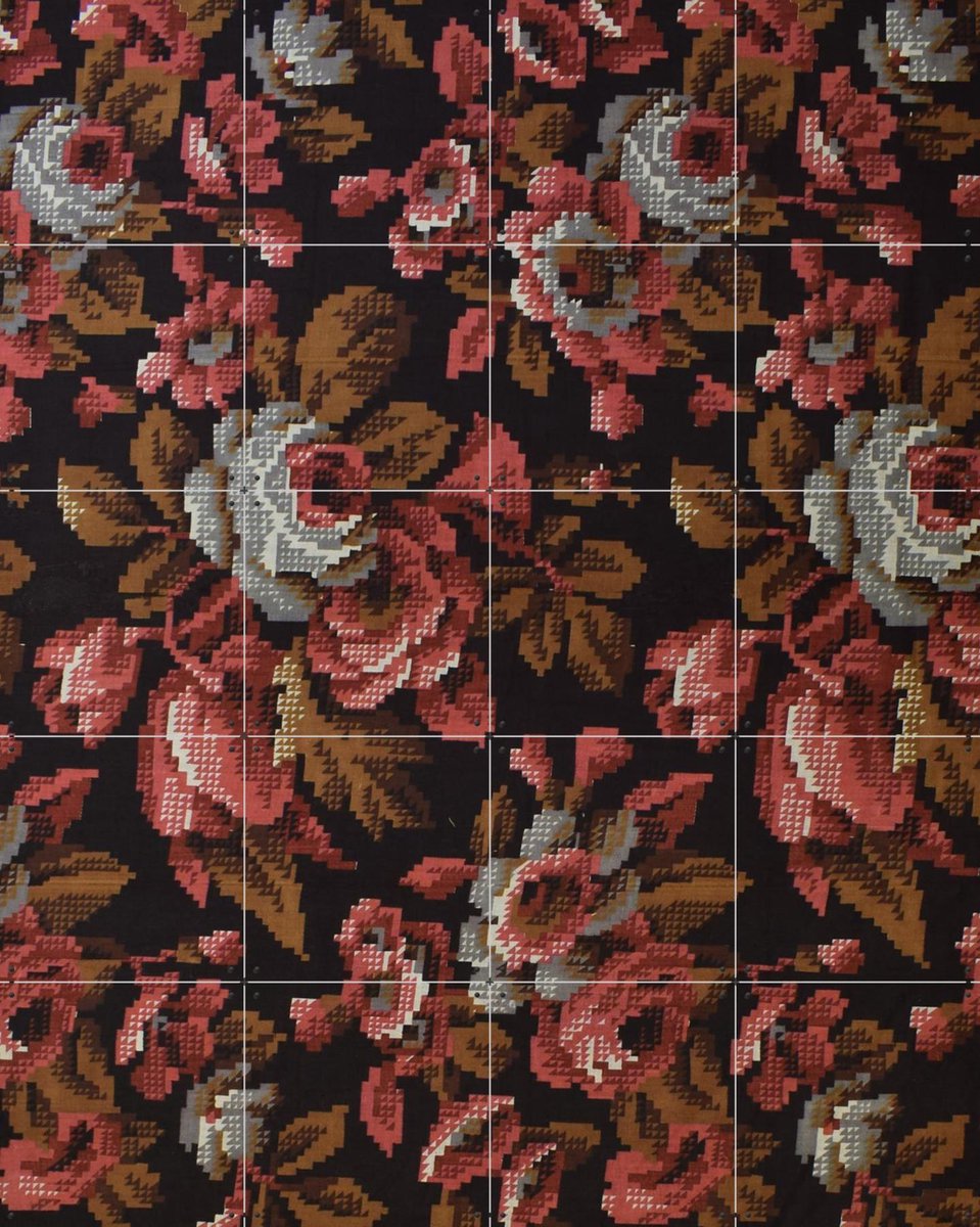 IXXI Berlin Woolwork Chintz, Victoria and Albert Museum - 80 x 100 cm - Gratis ophangtool - Grote wanddecoratie en posters - Decoratieve kunsten
