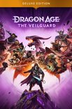 Game cover van Dragon Age: The Veilguard Deluxe Edition. Centraal staat een figuur met een kap en zwaard, omringd door personages en een draak.
