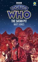 Boekomslag van Doctor Who: The Satan Pit met de tiende Doctor, een metgezel, en een demonische creatuur op een rode, rotsachtige planeet.