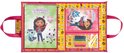 Een open Gabby's Poppenhuis creatieve tas met kleurboek, stickers en potloden.
