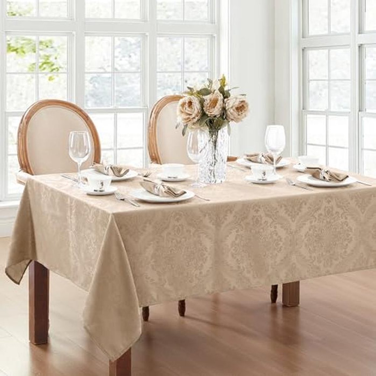 Taupe Damast Tafelkleed 259 x 152 cm – Polyester, Water- en Vlekafstotend