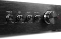 Detail van de voorzijde van een zwarte hifi-versterker met draaiknoppen voor Treble, Mid, Bass, Balance en Volume.