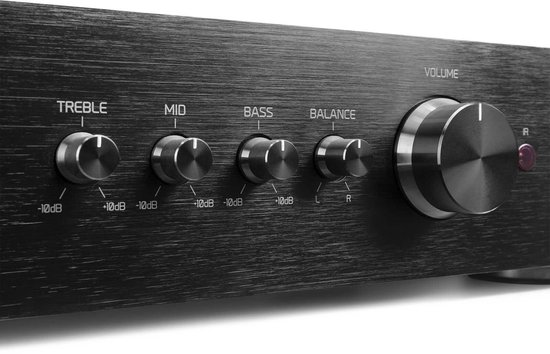 Detail van de voorzijde van een zwarte hifi-versterker met draaiknoppen voor Treble, Mid, Bass, Balance en Volume.