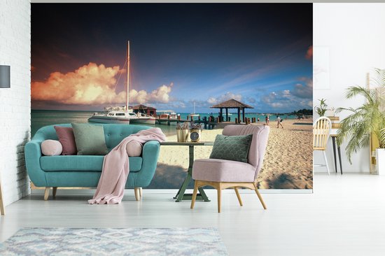 Catamaran est amarré à la jetée à Aruba fotobehang d' écran