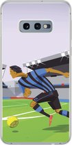 Geschikt voor Samsung Galaxy S10e hoesje - Een illustratie van spelers die voetballen in een stadion - Jongetje - Meisjes - Kinderen - Siliconen Telefoonhoesje