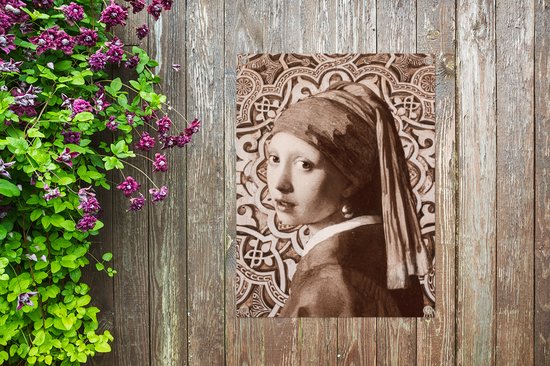 Tuinposter 60x80 cm - Tuindecoratie Meisje met de parel - Johannes Vermeer - Bruin - Poster voor in de tuin - Buiten decoratie - Schutting tuinschilderij - Tuindoek muurdecoratie - Wanddecoratie balkondoek