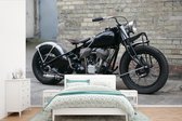 Behang - Fotobehang Zijaanzicht van een antieke motorfiets - Breedte 420 cm x hoogte 280 cm