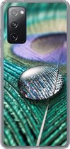 Geschikt voor Samsung Galaxy S20 FE hoesje - Close-up van een waterdruppel op de veer van een pauw - Siliconen Telefoonhoesje