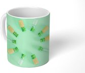 Mok - Flesjes op een mintgroene achtergrond - 350 ML - Beker