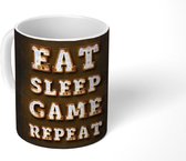 Mok - Koffiemok - Gaming - Games - Quotes - Spreuken - Eat sleep game repeat - Mokken - 350 ML - Beker - Koffiemokken - Theemok