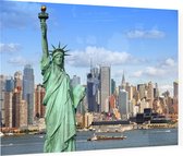 Vrijheidsbeeld en Hudson voor de skyline van New York - Foto op Plexiglas - 60 x 40 cm