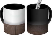 Magische Mok - Foto op Warmte Mok - Verticale planken structuur met een witte achtergrond - 350 ML