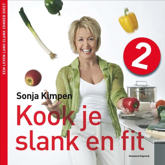 Sonja Kimpen lacht in de keuken met groenten en fruit, "Kook je slank en fit 2".