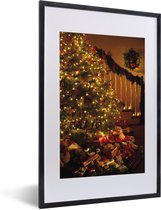 Photo dans le cadre - Sapin de Noël lumineux avec cadre photo cadeaux noir avec passe-partout blanc 40x60 40x60 cm - Affiche sous cadre (Décoration murale salon / chambre)