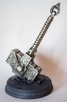 Thor's hamer Mjölnir in de grond geslagen