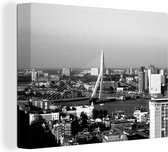 Canvas Schilderij Luchtfoto van de Erasmusbrug in Rotterdam - zwart wit - 80x60 cm - Wanddecoratie