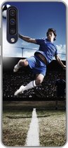 Geschikt voor Samsung Galaxy A30s hoesje - Voetballer doet een volley - Siliconen Telefoonhoesje
