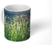 Mok - Limonium bloemen in een groen landschap - 350 ML - Beker - Uitdeelcadeautjes