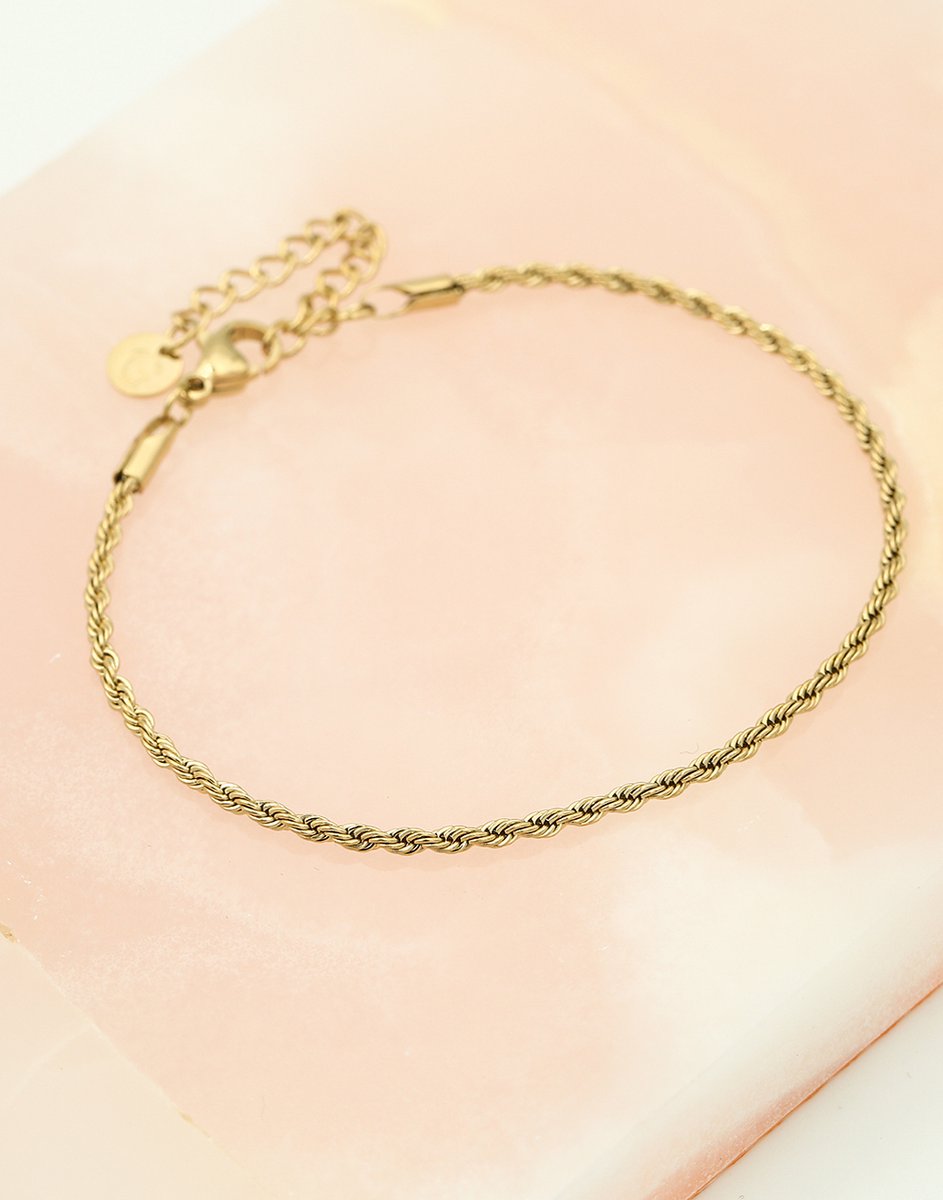 Glow Adora - Armbanden - Gedraaide armband - Goudkleurig
