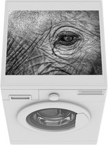 Wasmachine beschermer mat - Close-up van het bruine oog van een olifant - zwart wit - Breedte 55 cm x hoogte 45 cm
