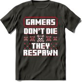 Gamers don't die pixel T-shirt | Rood | Gaming kleding | Grappig game verjaardag cadeau shirt Heren – Dames – Unisex | - Donker Grijs - XXL