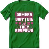 Gamers don't die pixel T-shirt | Neon Roze | Gaming kleding | Grappig game verjaardag cadeau shirt Heren – Dames – Unisex | - Donker Groen - L