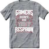 Gamers don't die T-shirt | Rood | Gaming kleding | Grappig game verjaardag cadeau shirt Heren – Dames – Unisex | - Donker Grijs - Gemaleerd - XXL