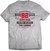 82 Jaar Legend - Feest kado T-Shirt Heren / Dames - Antraciet Grijs / Rood - Perfect Verjaardag Cadeau Shirt - grappige Spreuken, Zinnen en Teksten. Maat S