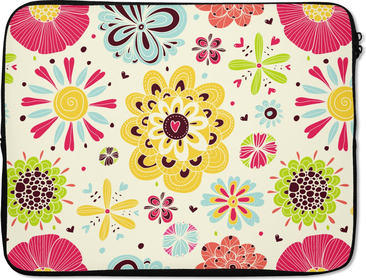 Laptophoes 15.6 inch - Hart - Bloemen - Patronen - Laptop sleeve - Binnenmaat 37x26 cm - Zwarte achterkant