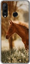 Geschikt voor Huawei P30 Lite hoesje - Paard - Licht - Weide - Siliconen Telefoonhoesje