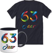 63 Jaar Vrolijke Verjaadag T-shirt met mok giftset Zwart | Verjaardag cadeau pakket set | Grappig feest shirt Heren – Dames – Unisex kleding | Koffie en thee mok | Maat L