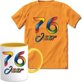 76 Jaar Vrolijke Verjaadag T-shirt met mok giftset Geel | Verjaardag cadeau pakket set | Grappig feest shirt Heren – Dames – Unisex kleding | Koffie en thee mok | Maat XL