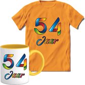 54 Jaar Vrolijke Verjaadag T-shirt met mok giftset Geel | Verjaardag cadeau pakket set | Grappig feest shirt Heren – Dames – Unisex kleding | Koffie en thee mok | Maat M