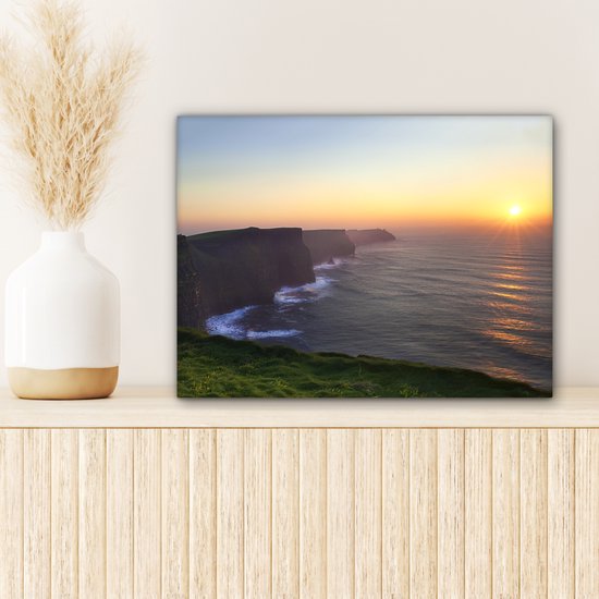 Canvas schilderij 40x30 cm - Wanddecoratie Zonsopkomst op de Kliffen van Moher in Ierland - Muurdecoratie woonkamer - Slaapkamer decoratie - Kamer accessoires - Schilderijen op canvas