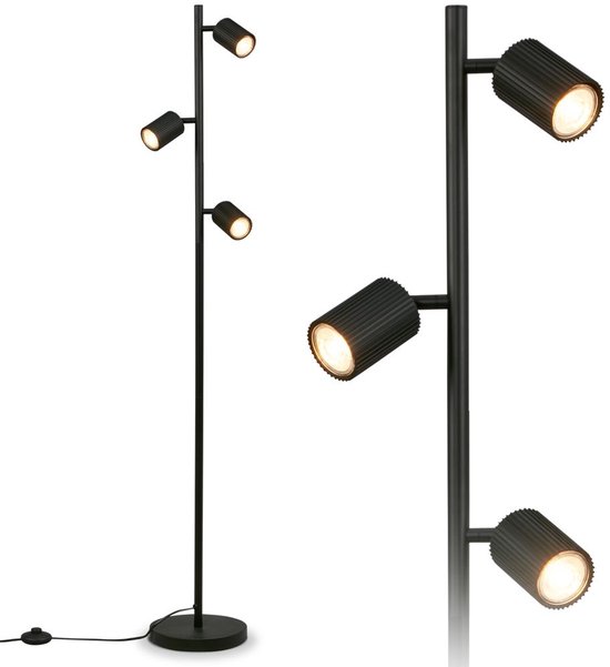 Zwarte staande lamp met drie spots met geribbelde fittingen.