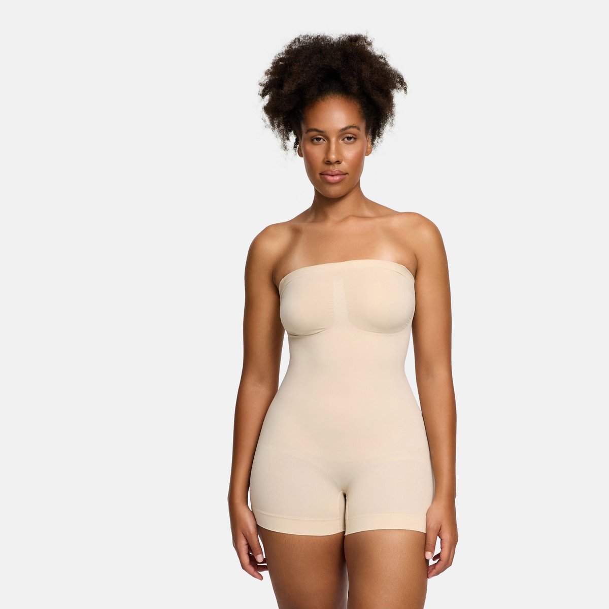 cfab - Strapless corrigerende bodysuit met shortje - Zandkleur - XS - Corrigerende Body - Naadlos - corrigerend ondergoed dames