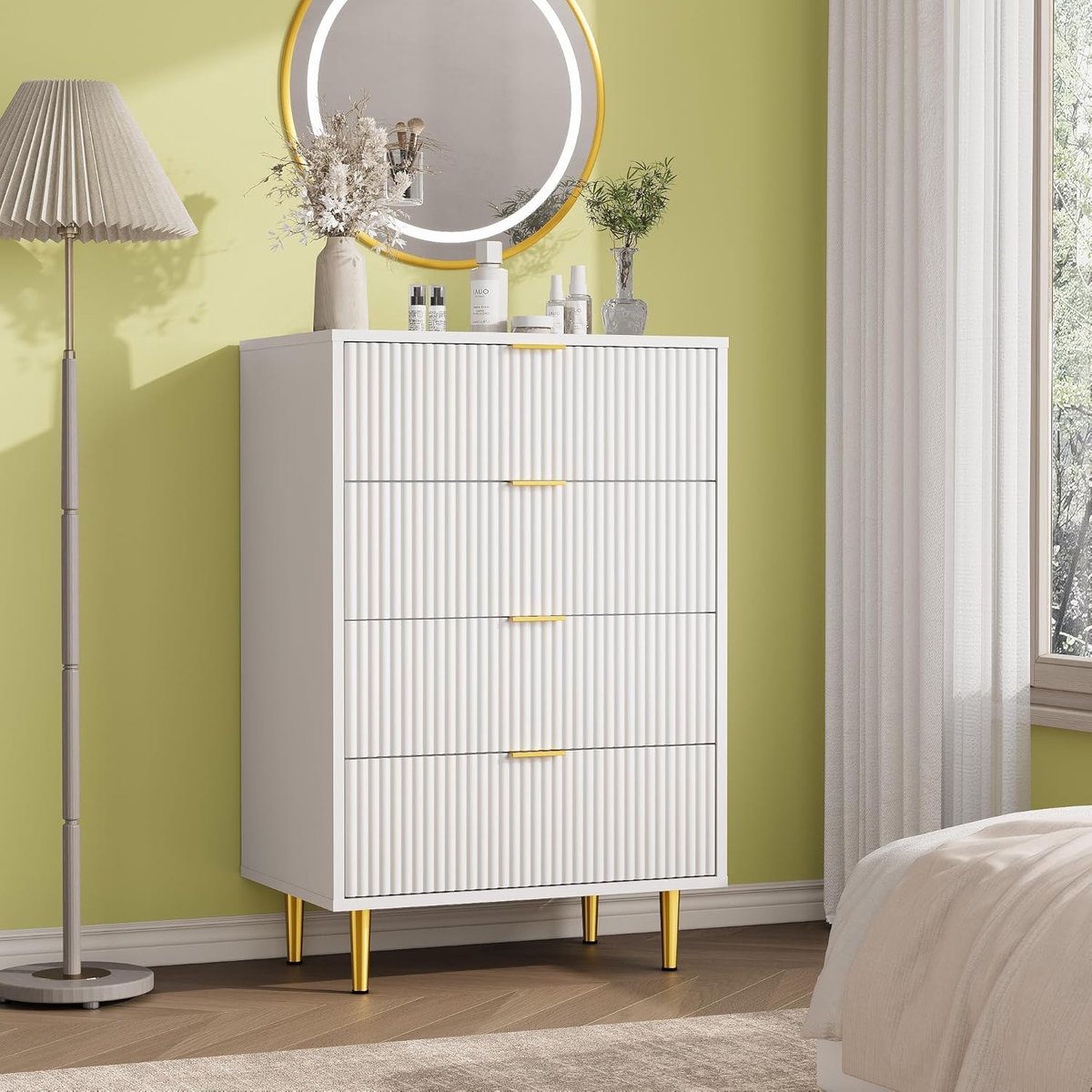 Modern Ladekast met 4 Laden - Stijlvol Ladekastje voor Slaapkamer en Woonkamer - Geribbelde Voorkant met Gouden Accentenen - wit
