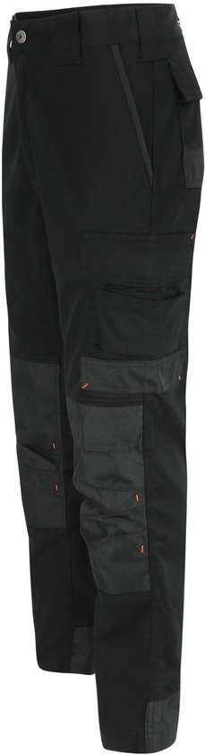 Zijkant van een zwarte Herock werkbroek met grijze cargo zakken en oranje stiksels.