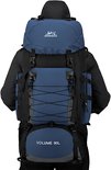 Rug gezien van blauwe en zwarte 90L trekkingrugzak gedragen door een model.