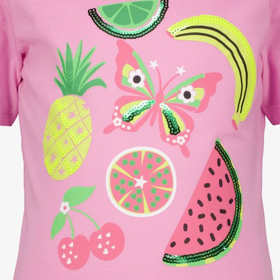 Roze T-shirt met korte mouwen, close-up van fruit- en vlinderpailletten.