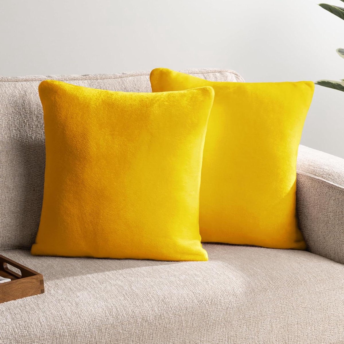Decoratieve kussenslopen - Kussenhoezen set - Woonkamer decoreren - Super zacht fleece - Set van 2 - Mosterdgeel