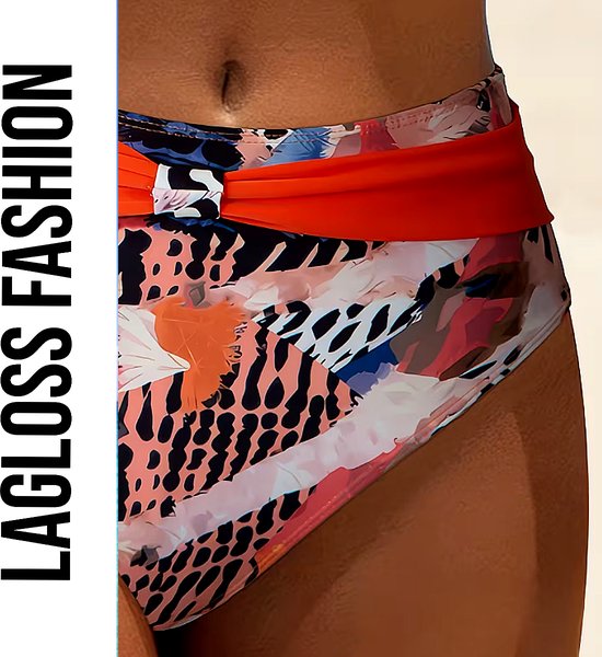 Gedetailleerd beeld van een oranje bikinibroekje met een gedraaid detail en veelkleurige print.