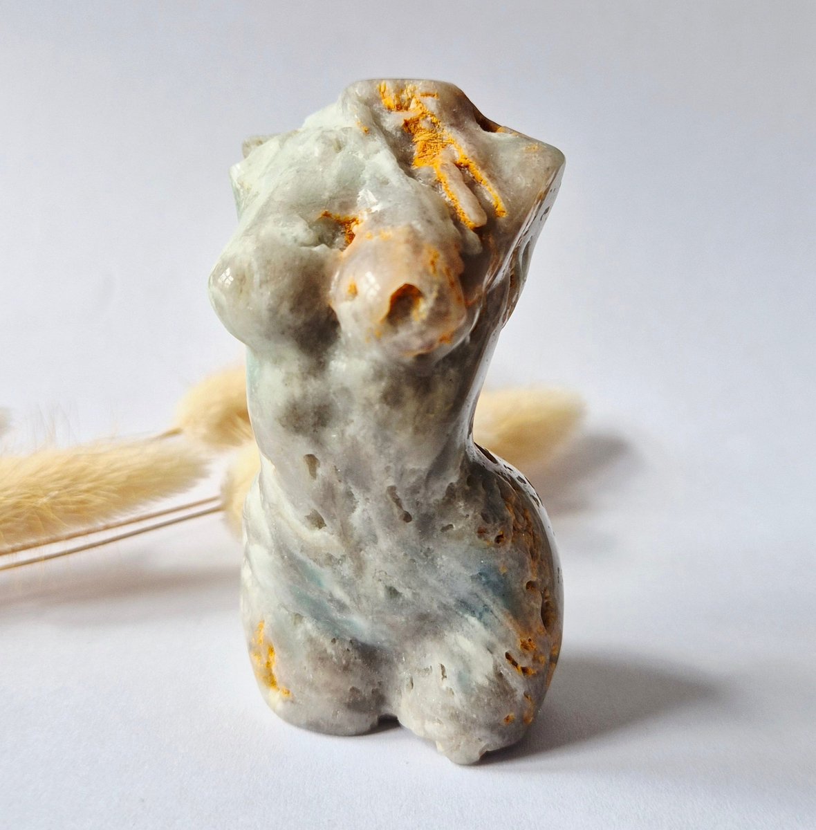 Moonlight Gemstones Caribbean Calciet vrouwenbeeldje 8 cm (#24) – handgeslepen edelsteen goddess carving Groen