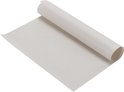 Een lichtgrijs vel papier, opgerold tot een cilinder.