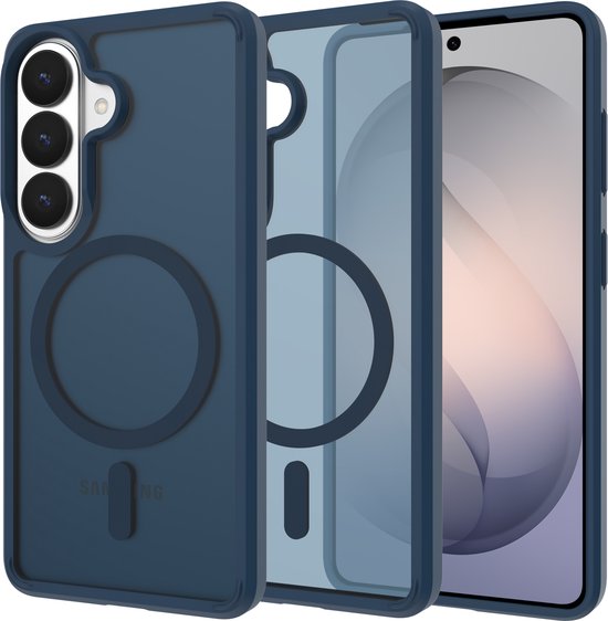 Donkerblauw telefoonhoesje met MagSafe-compatibele cirkel, naast een doorzichtig hoesje en een smartphone.