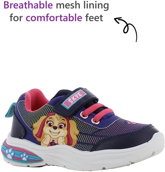 Paarse sneaker met Skye van Paw Patrol, roze veters en lichtjes in de zool.