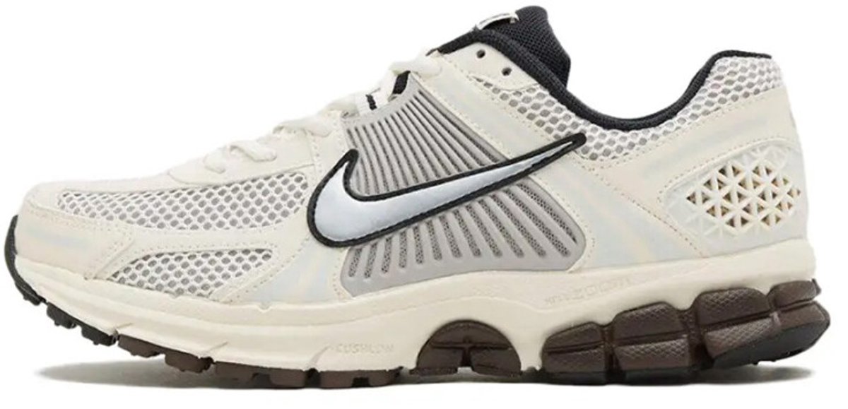 Nike Zoom Vomero 5 'Phantom Light Iron Ore' (W) - Maat 35.5