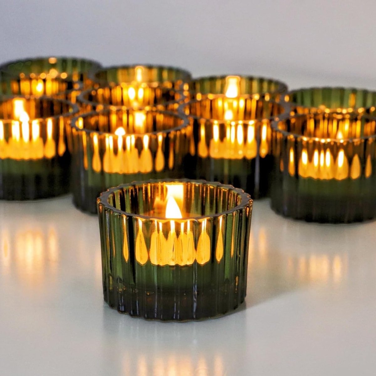 Set van 24 groene theelichthouders voor sfeervolle verlichting en decoratie in huis