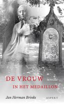 Boekomslag: 'De vrouw in het Medaillon' van Jan Herman Brinks met op de voorgrond een vrouw in een medaillon en een grafsteen.